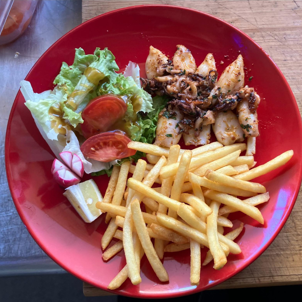 Grande assiette de chipirons à la plancha